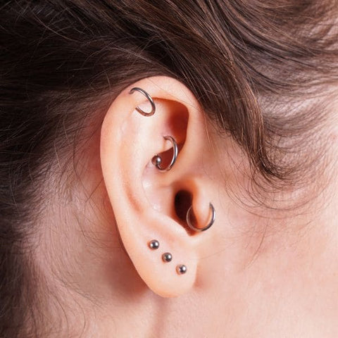 désinfecter un piercing à l'oreille